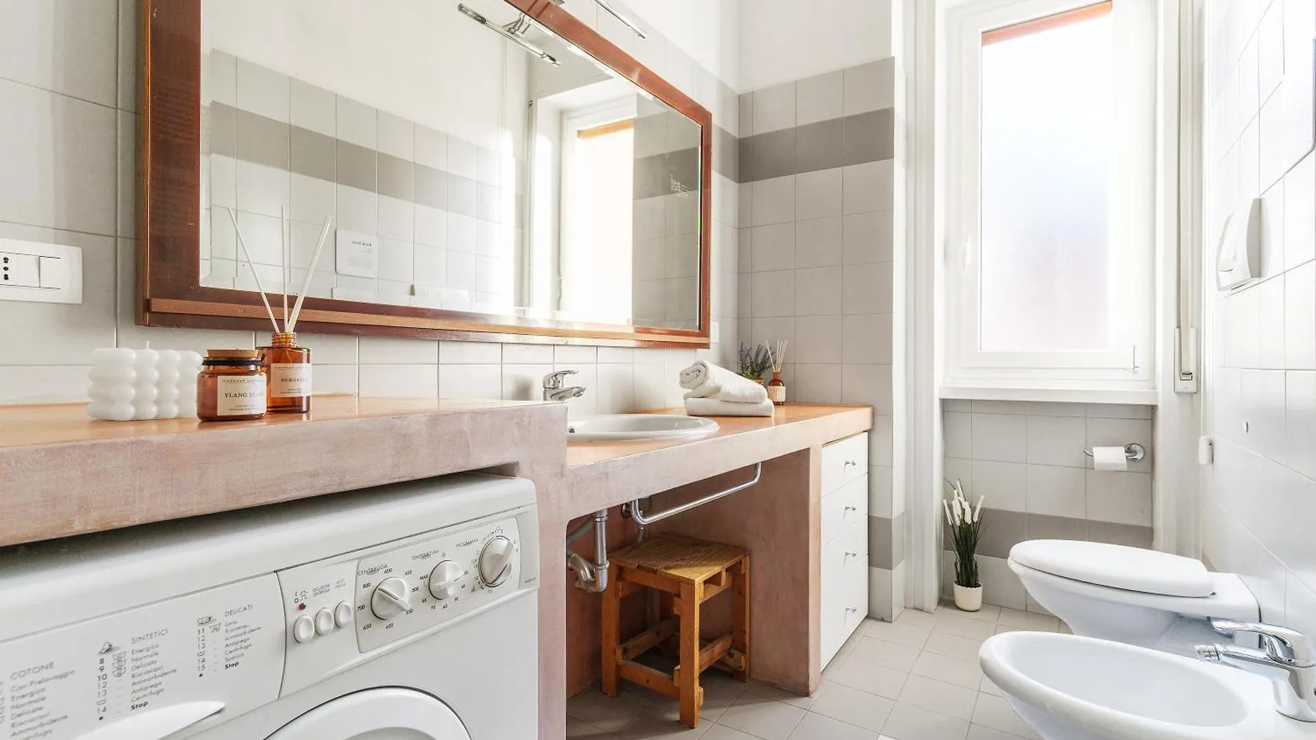 Urban Chic Retreat Milan Central Station - Loreto Apartment